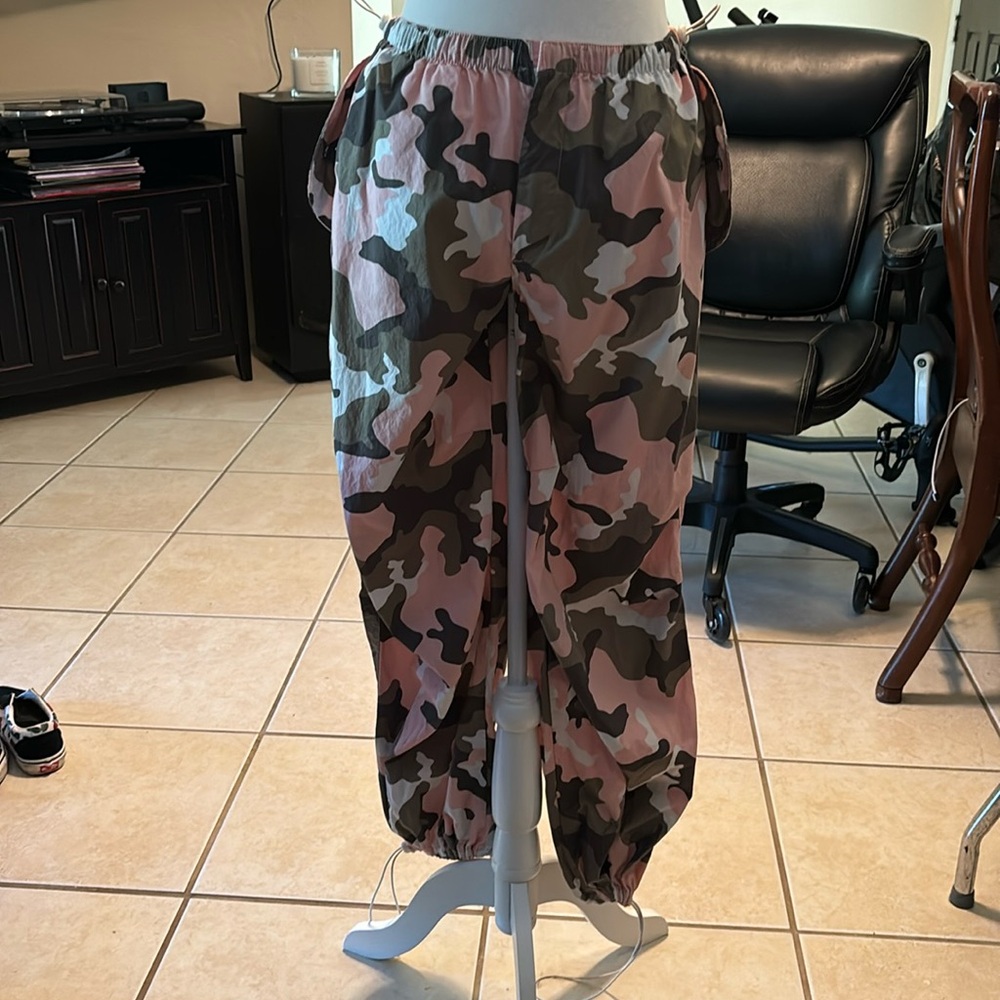 Pink camo parachute pants- size small